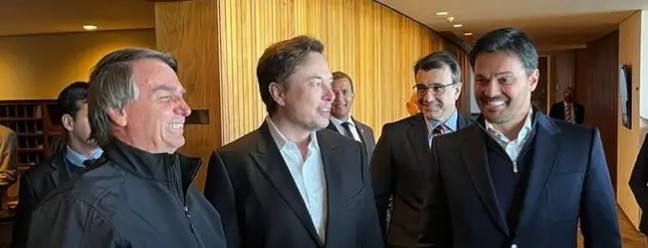 O presidente Jair Bolsonaro, o empresário Elon Musk e o ministro Fábio Faria durante encontro em São Paulo — Foto: Reprodução / Redes Sociais