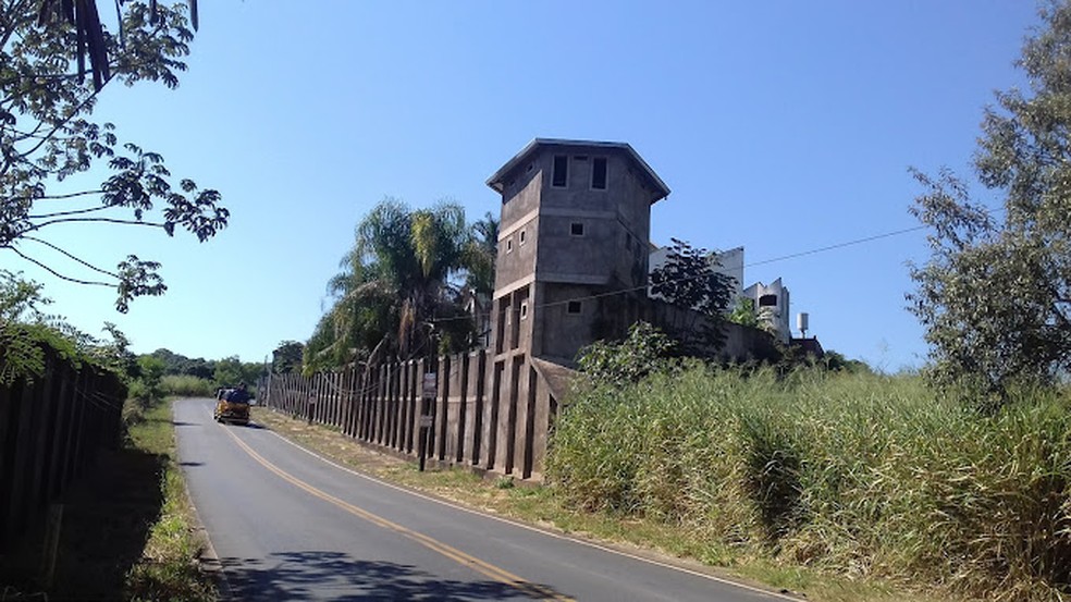 O castelo construído por José Rico, em São Paulo se encontra totalmente abandonado — Foto: Reprodução/X