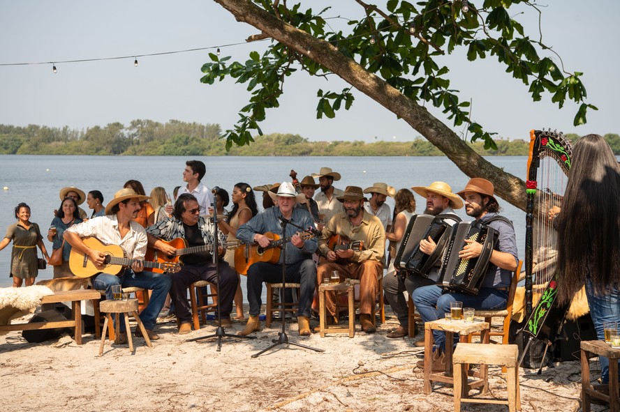 Sérgio Reis e Almir Sater em cena de Pantanal