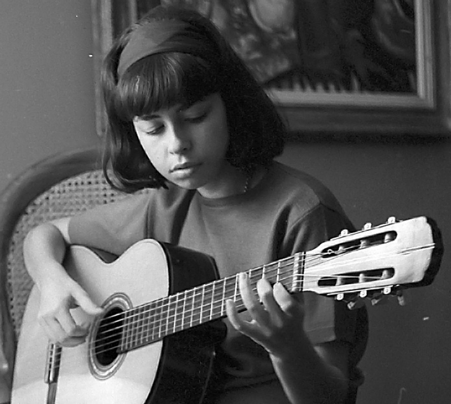 A cantora Nara Leão, em maio de 1963