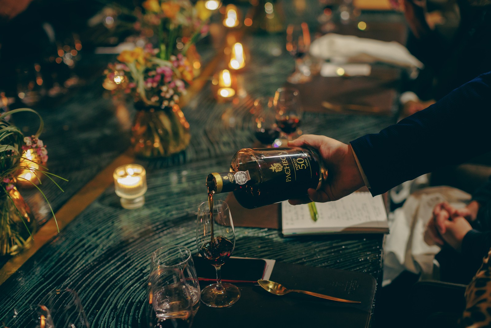 Experiência de 'blending' de vinhos do Porto de diversas safras na Quinta da Pacheca, em Lamego — Foto: Divulgação / Pedro Sarmento Costa