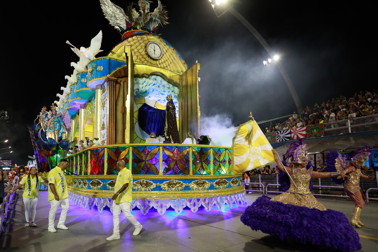 Desfila da Águia de Ouro — Foto: Edilson Dantas/Agência O Globo
