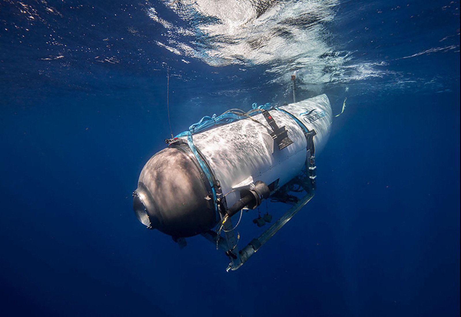 Equipes de resgate expandiram a busca debaixo d'água enquanto corriam contra o tempo para encontrar um submersível turístico de mergulho profundo Titan que desapareceu perto do naufrágio do Titanic com cinco pessoas a bordo - Foto AFP PHOTO / OceanGate Expeditions