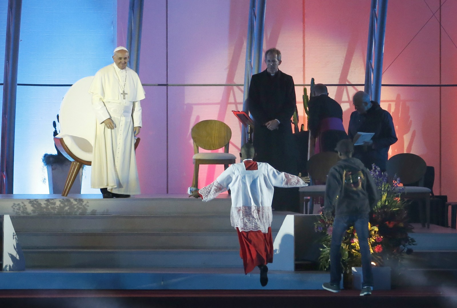 O papa Francisco e a Via Sacra na praia de Copacabana.  — Foto: Ivo Gonzalez / Agencia O Globo