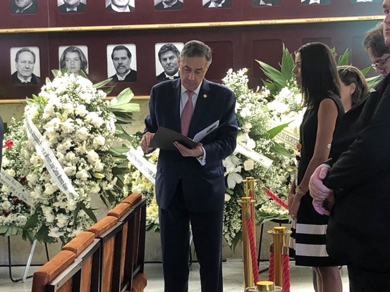 O presidente do STF, ministro Luís Roberto Barroso, no velório do ex-ministro Moreira Alves