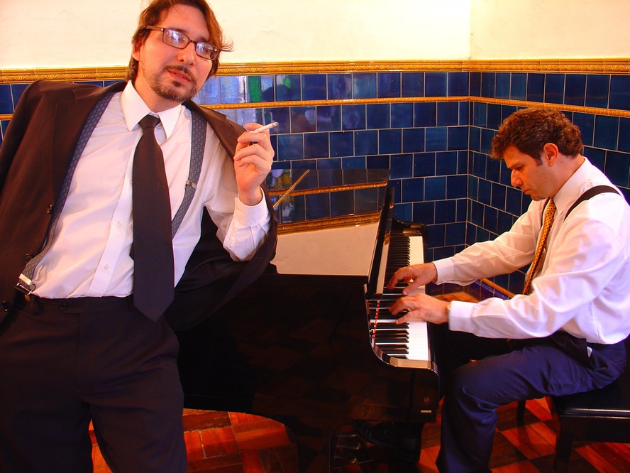 O cantor Servio Tulio, com o pianista Glauco Baptista, em 2008