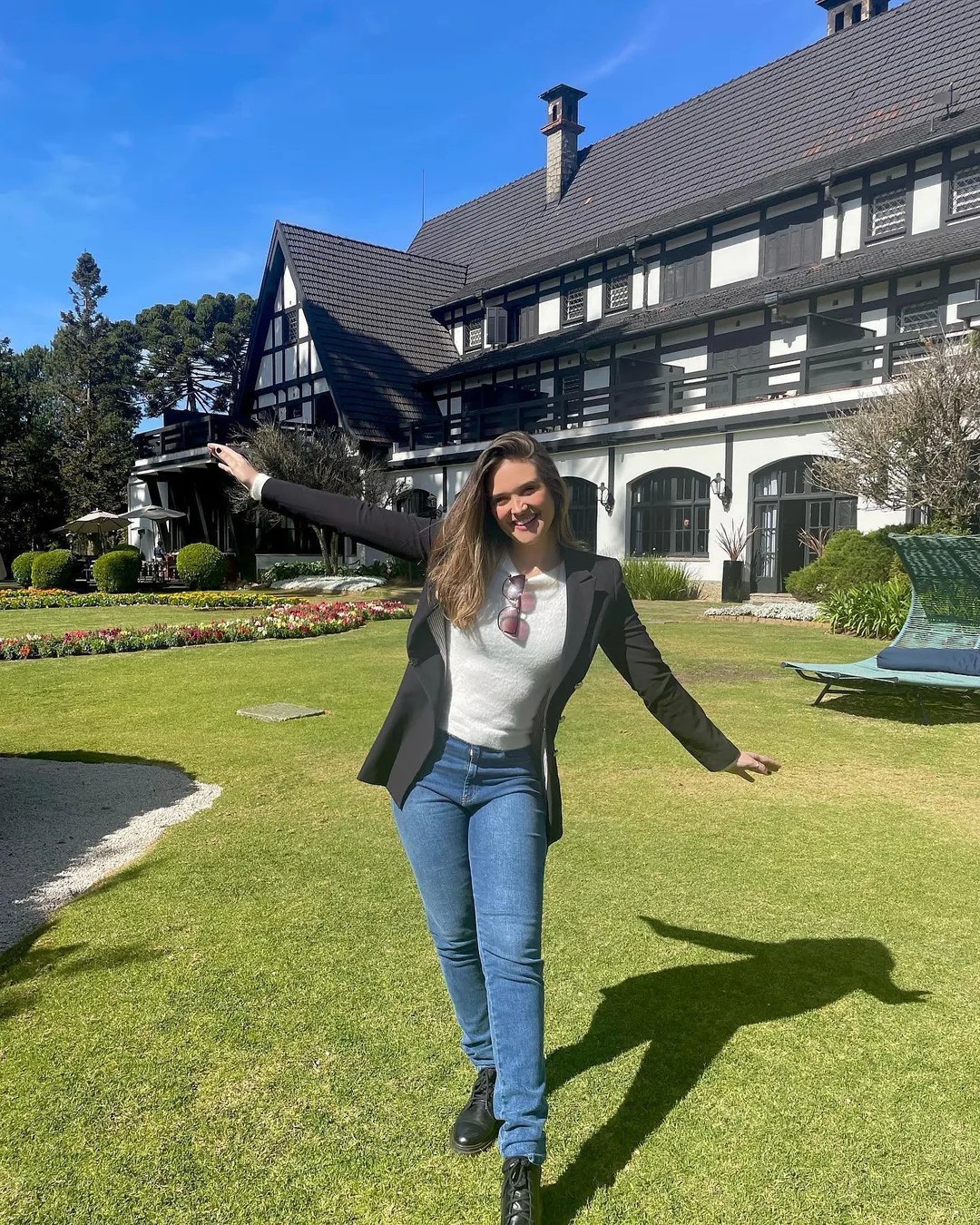 Juliana Paiva esteve no Hotel Ort, em Campos do Jordão — Foto: Reprodução Instagram