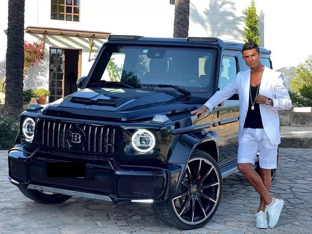 Cristiano Ronaldo coleciona carros de luxo — Foto: Reprodução Instagram