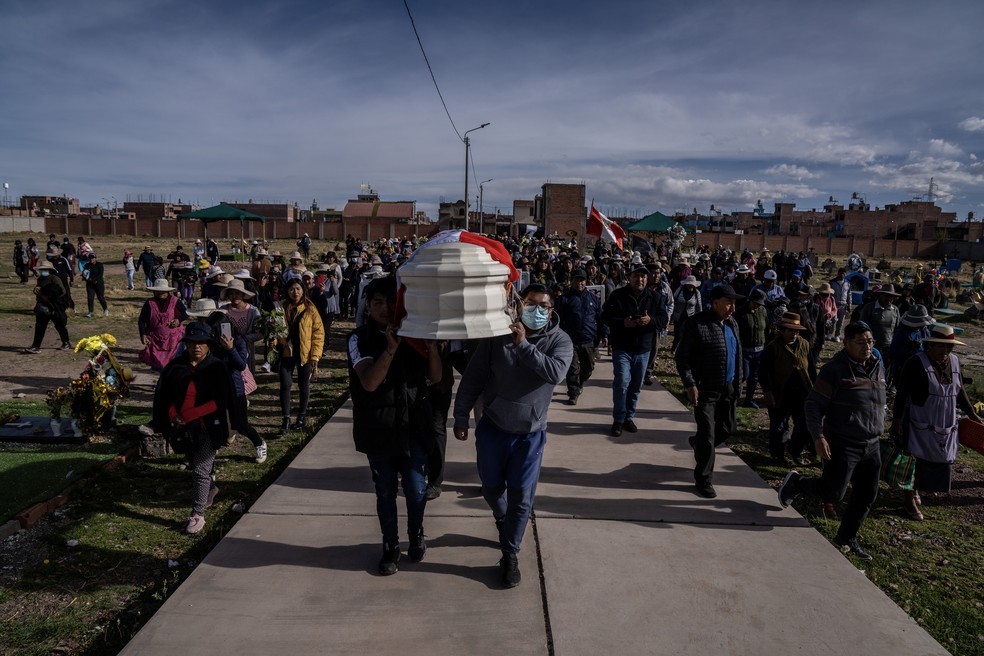 Um menino foi morto, disse sua mãe, enquanto saía para comprar comida. — Foto: Federico Ríos/The New York Times