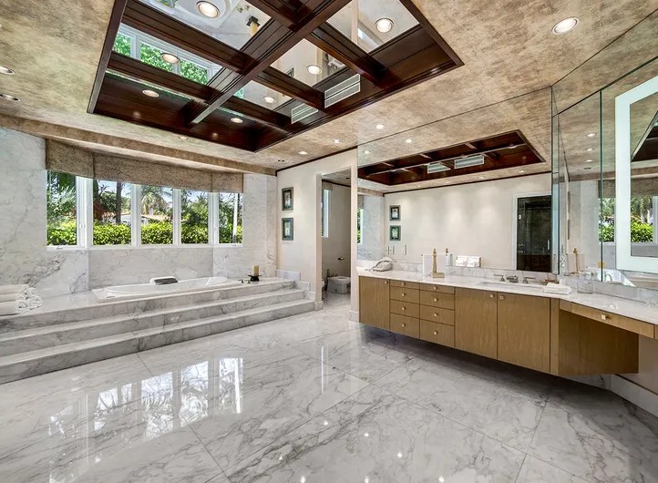 Casa de Xuxa em Miami tem oito banheiros — Foto: The Jills Zeder Group