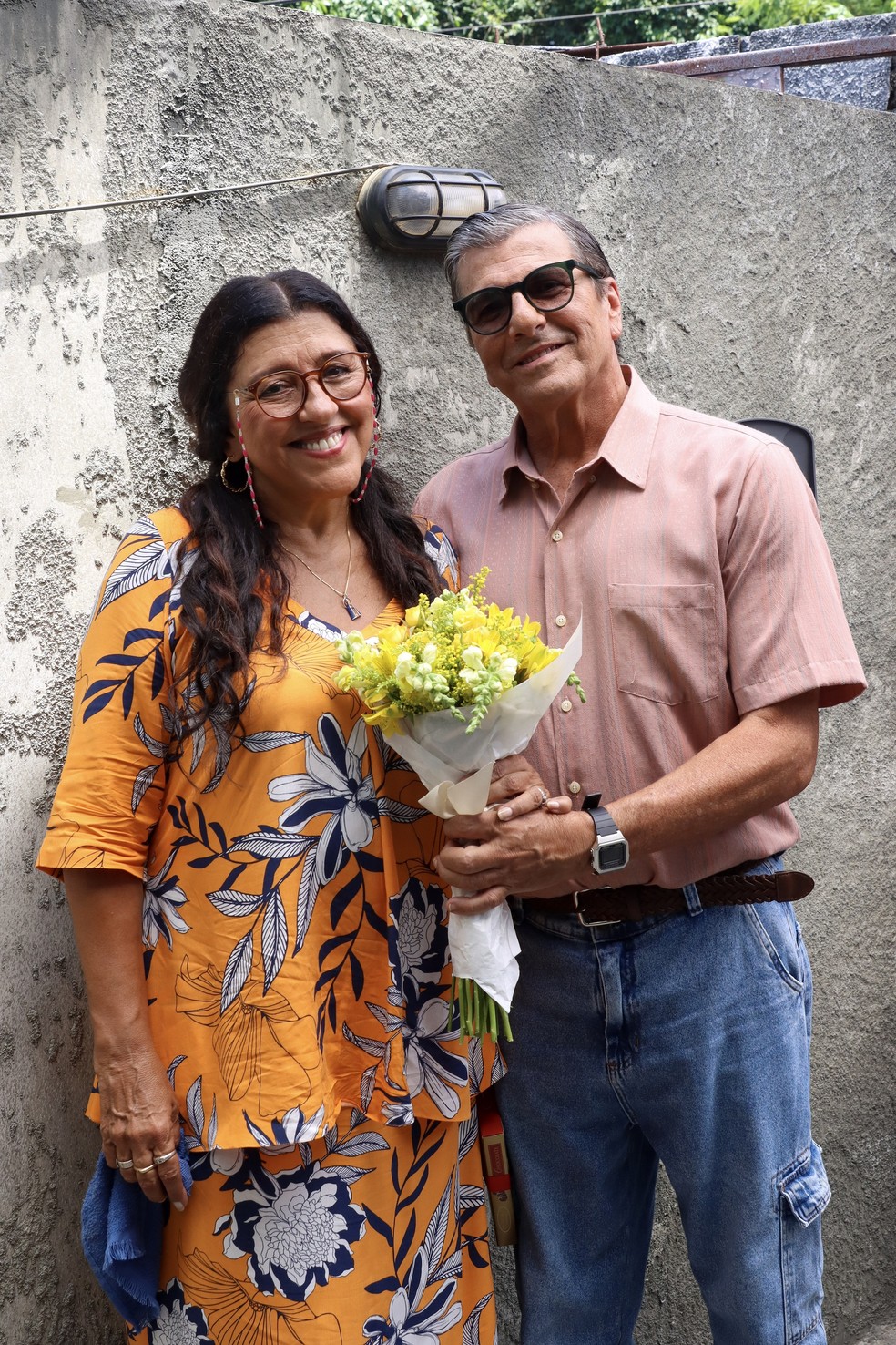 Regina Casé e Evandro Mesquita no set do filme "Dona Lurdes" — Foto: Divulgação / Angélica Goudinho