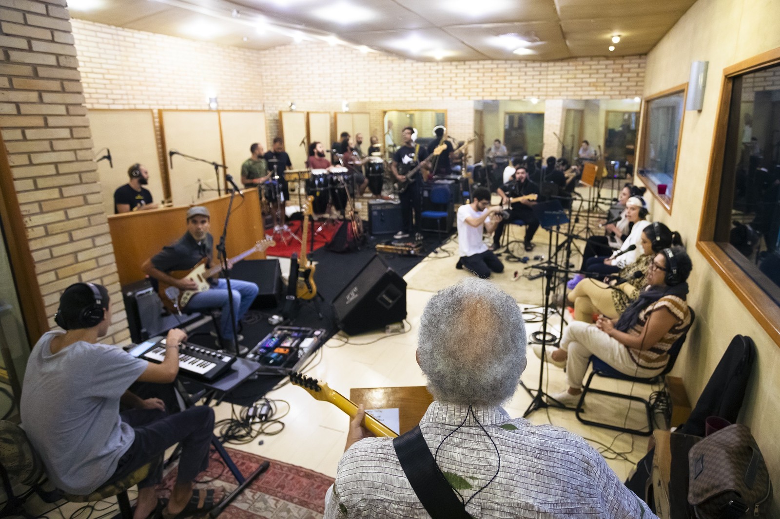 Gilberto Gil, filhos e netos que compõem a banda do show 'Nós a gente' — Foto: Leo Martins