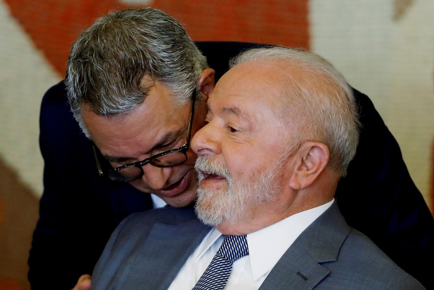 Lula e o ministro Alexandre Padilha