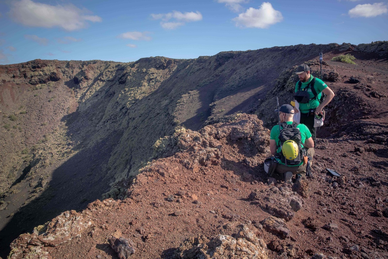 Astronautas fazem treinamento no topo de vulcão nas Ilhas Canárias — Foto: DESIREE MARTIN / AFP