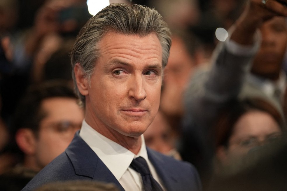 O governador da Califórnia, Gavin Newsom, é apontado como uma das alternativas para a candidatura presidencial democrata — Foto: ANDREW HARNIK/GETTY IMAGES NORTH AMERICA/Getty Images via AFP