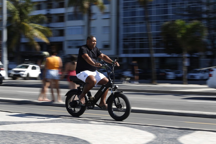 bicicletas motorizadas nas ciclovias do Rio