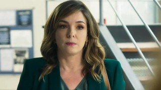 Na terça, Clara volta para casa e Rafa não a deixa expulsar Theo  — Foto: Reprodução/Globo