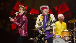 Mick Jagger e Keith Richards, integrantes dos Rooling Stones, tiveram um caso — Foto: Guito Moreto / Agência O Globo