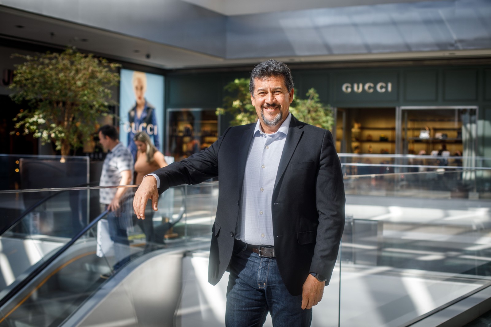 João Ricardo Gusmão é diretor do Shopping Flamboyant, que reúne diversas lojas do mercado de luxo em Goiânia. — Foto: Brenno Carvalho / Agência O Globo.