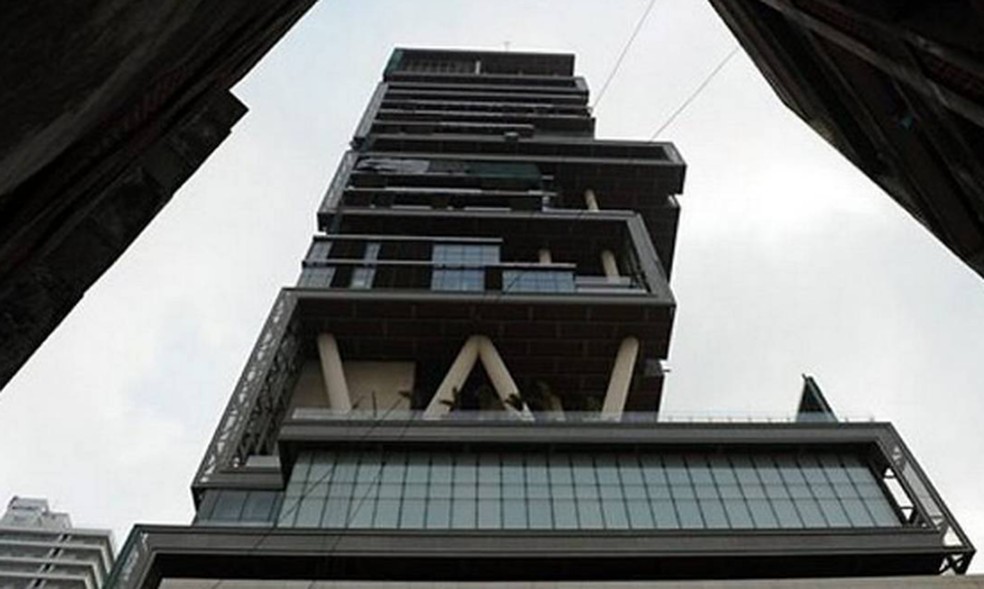 Antilla é propriedade de Mukesh Ambani em Mumbai — Foto: AFP