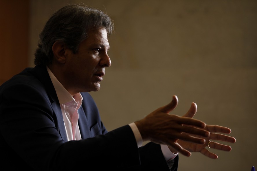 Diretriz: Fernando Haddad quer finalizar novo arcabouço fiscal até a reunião do Copom, no dia 21. Já foi definido que o PIB per capita será usado como referência para o comportamento das despesas