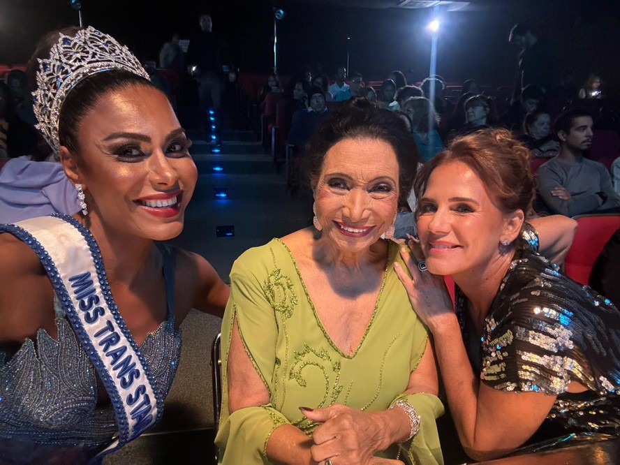 Andréa Veiga (à direita) roda cenas do filme 'A miss' com  Ellen de Lima e a Miss Trans Star Internacional Ava Simões