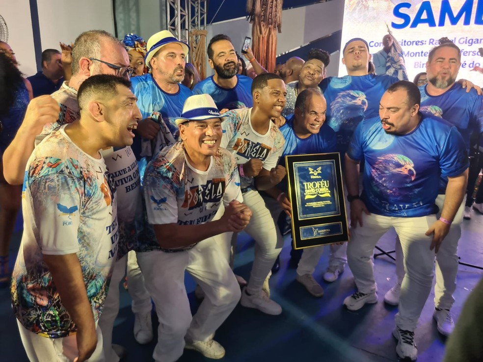 Wanderley Monteiro (agachado e de chapéu) é campeão pela oitava vez — Foto: Divulgação