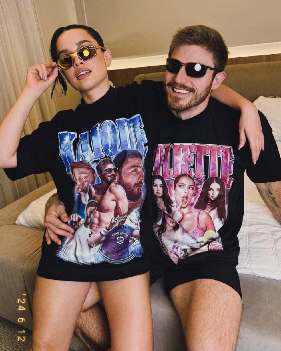 Juliette e Kaique Cerveny usaram pijamas com suas fotos estampadas — Foto: Reprodução Instagram