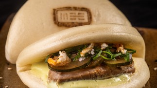 Sabores asiáticos: o pork bun do Mee, restaurante do Copacabana Palace uma estrela Michelin — Foto: Tomás Rangel