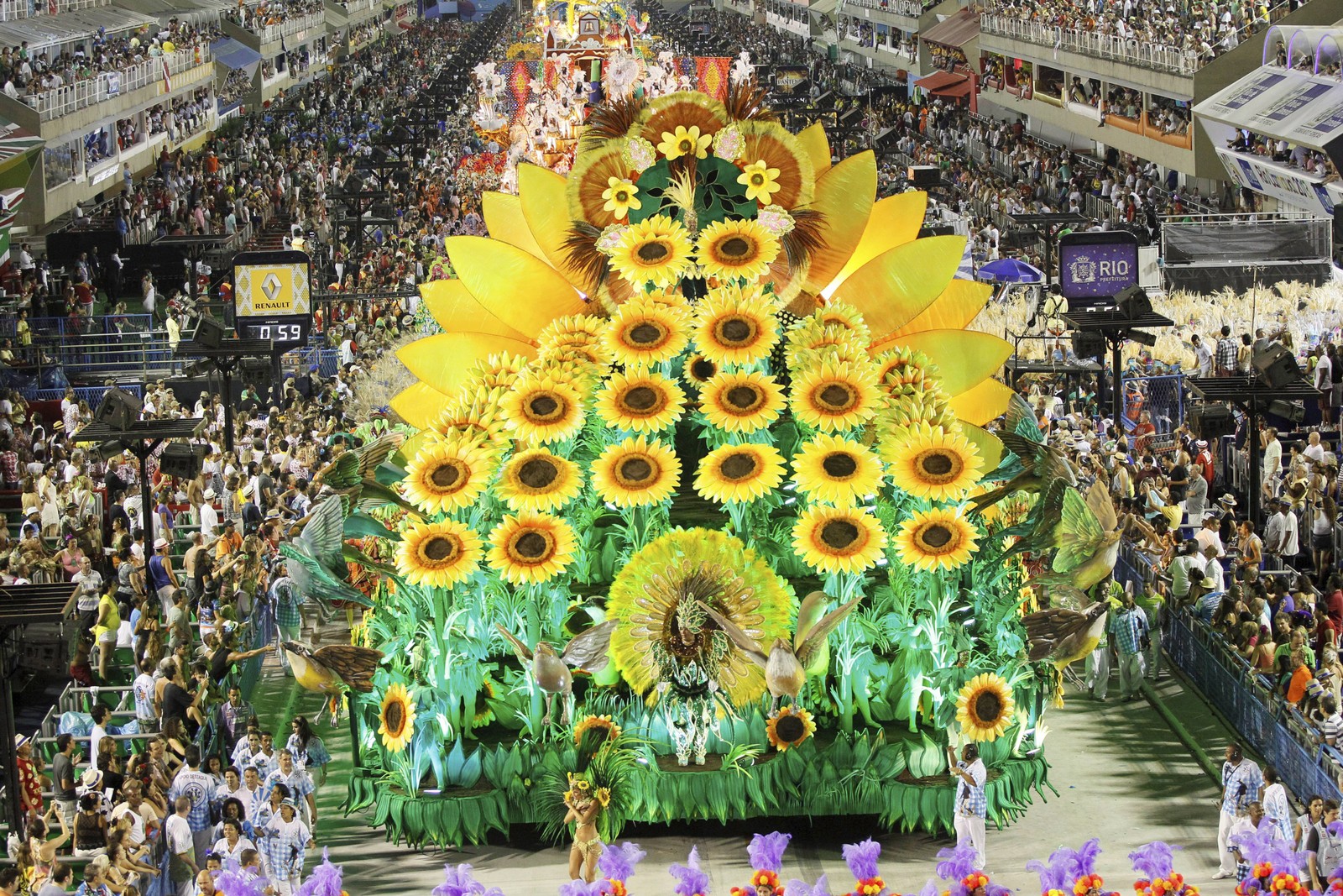 Festa no arraiá: Rosa foi campeã em 2013 pela Vila Isabel, com samba de Martinho da Vila — Foto: Cezar Loureiro