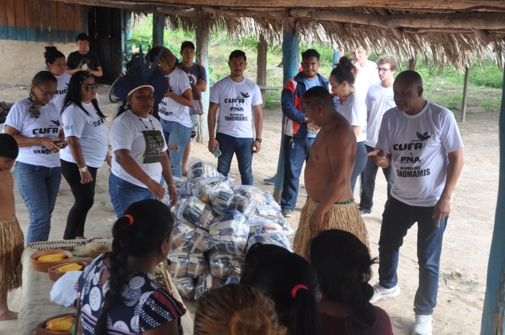 Central Única das Favelas realiza doação de alimentos em Surucucu, no território Yanomami — Foto: Divulgação/CUFA Roraima