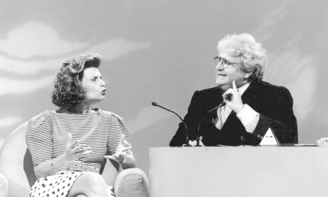 Jô Soares entrevistou a única mulher a exercer o cargo de ministra da Fazenda, Zélia Cardoso, em 1990  — Foto: Reprodução