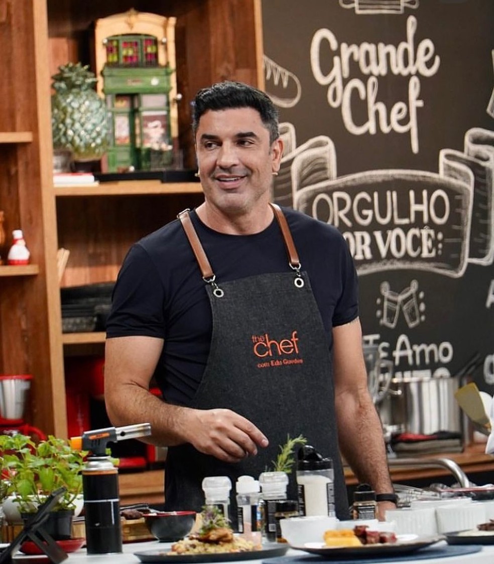 Edu Guedes comanda o programa 'The Chef', na Band — Foto: Reprodução Instagram