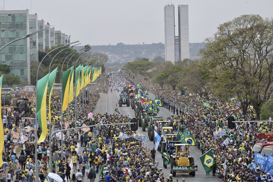 Desfile de tratores na Esplanada dos Ministérios no Sete de Setembro