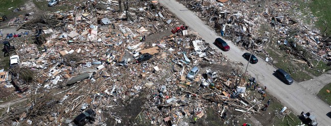 Tornado atinge cidade em Greenfield, Iowa. Várias mortes e feridos foram relatados. — Foto: Scott Olson/Getty Images/AFP