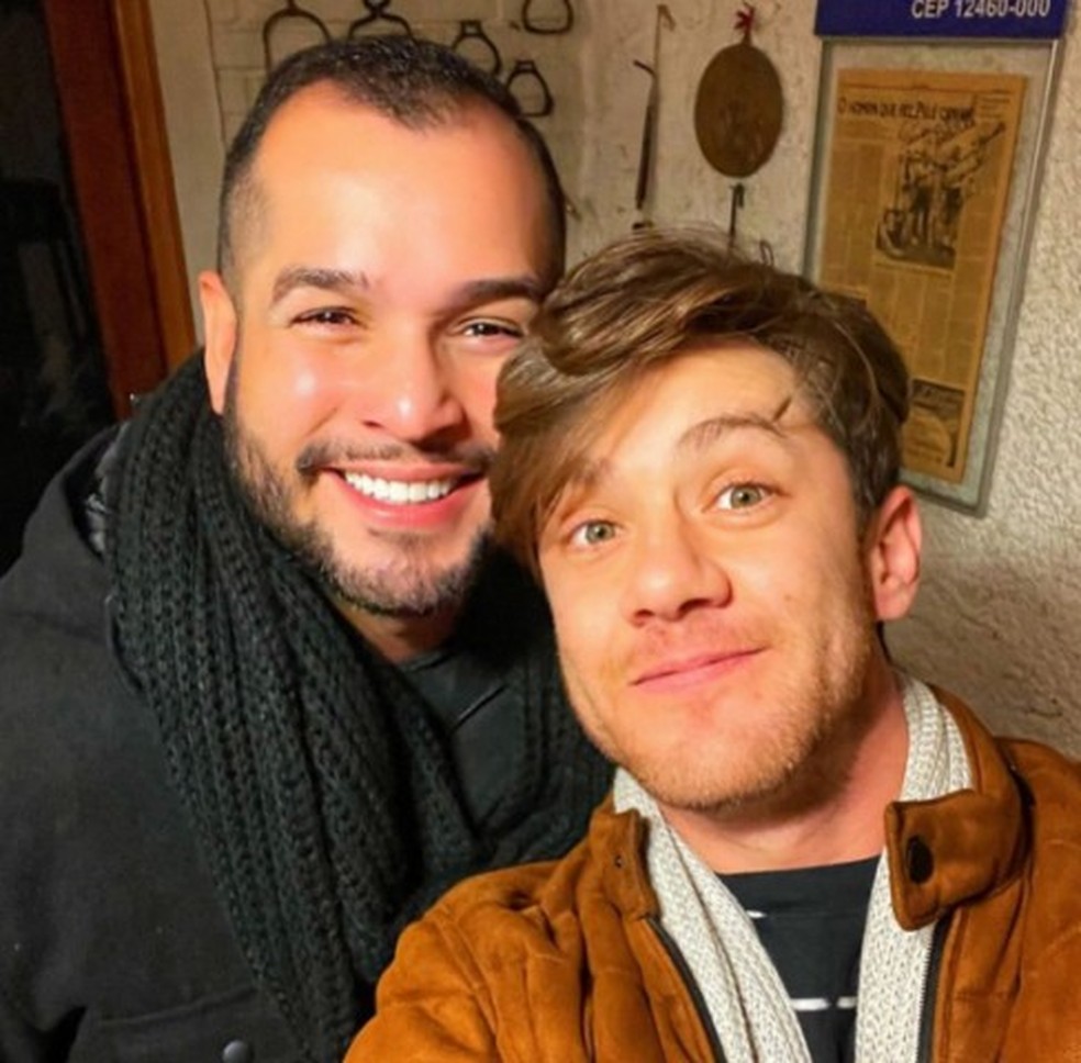 Com o namorado, o diretor comercial e produtor João Victor Amado — Foto: Reprodução/Instagram