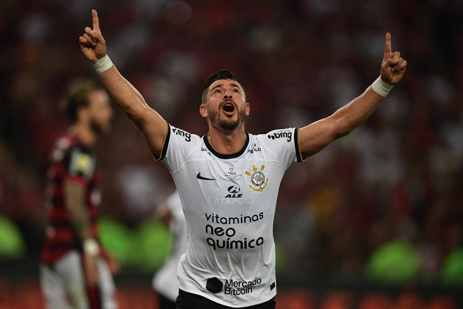 Giuliano comemora após empatar do o Corinthians, no segundo tempo — Foto: Carl de Souza / AFP