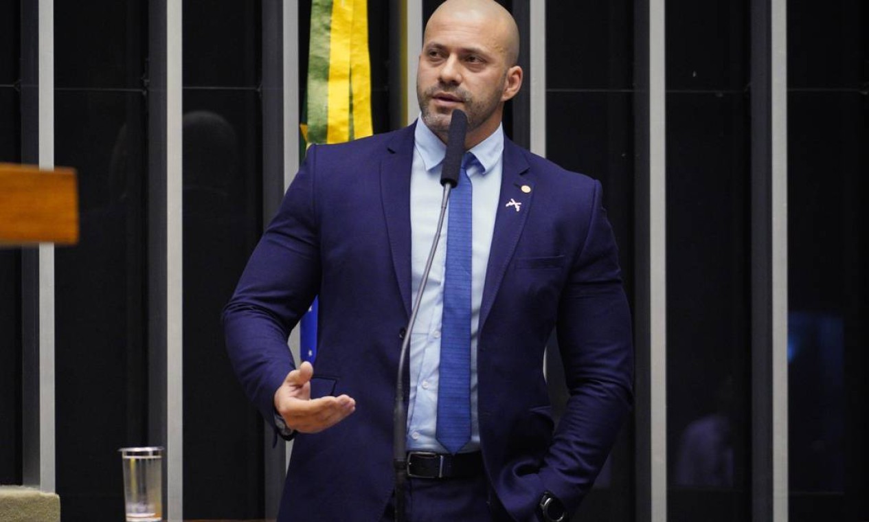 Daniel Silveira (PSL-RJ) fala na tribuna da Câmara dos Deputados — Foto: Pablo Valadares