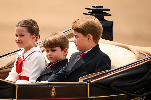 Filhos do príncipe William e da princesa de Gales Kate Middleton, George, Charlotte e Louis estiveram no evento