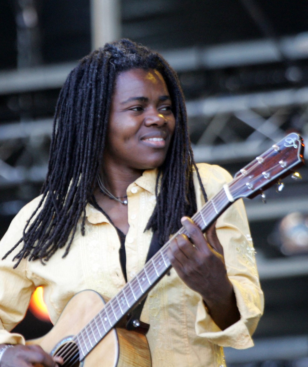 Tracy Chapman sna 15ª edição do Festival de Música Vieilles Charrues, em 23 de julho de 2006, em Carhaix-Plouguer, oeste da França — Foto: ANDRE DURAND / AFP