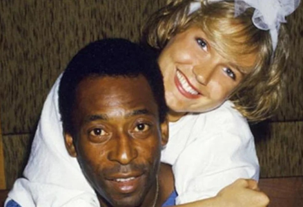 Pelé começou a se relacionar com Xuxa quando a então modelo era menor de idade, aos 17 anos — Foto: Reprodução