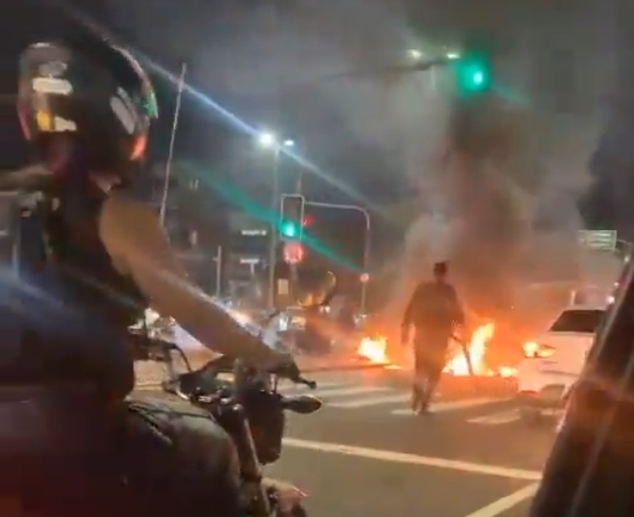 Manifestação na Avenida João Ribeiro, no Engenho da Rainha