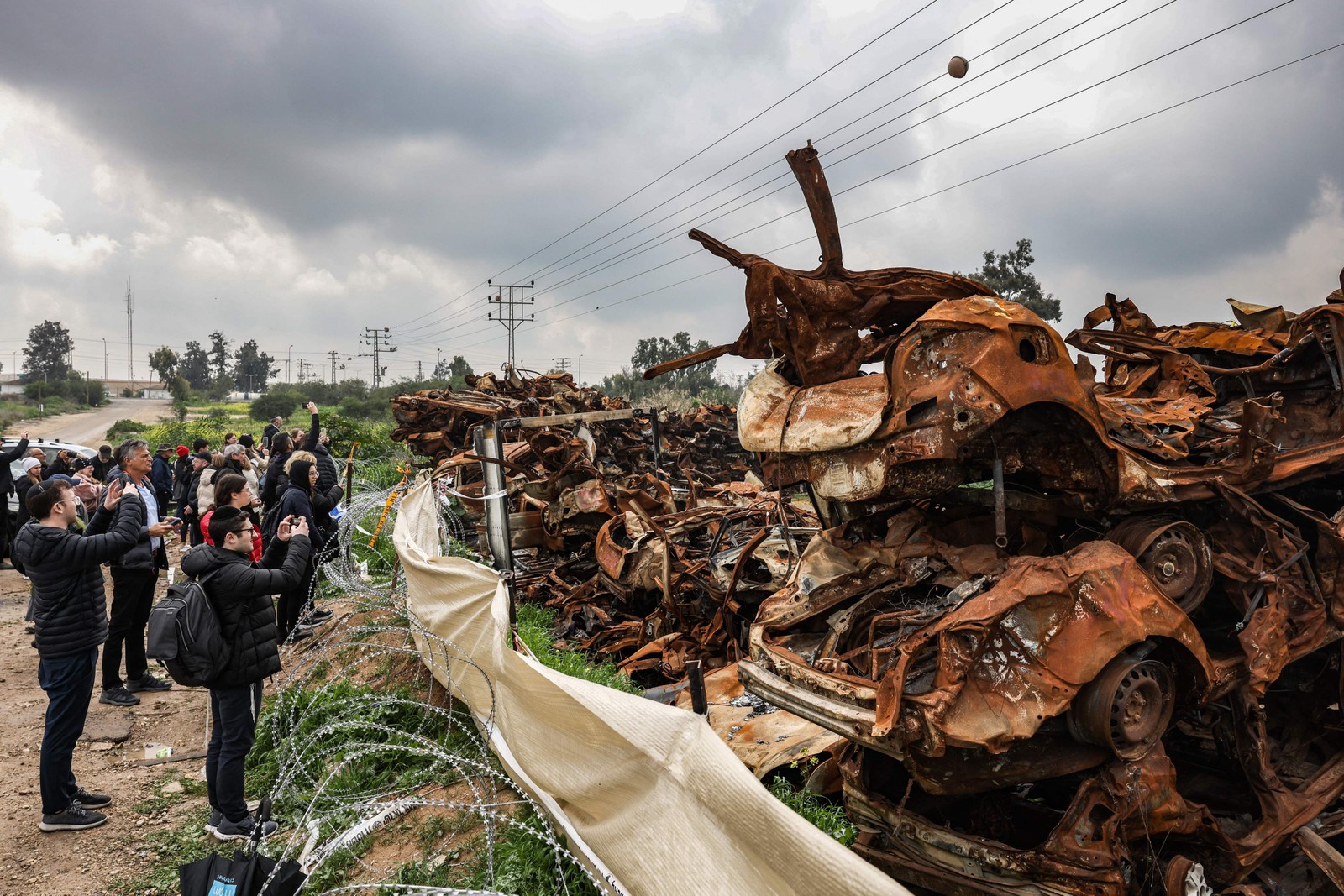 Área da rave atacada pelo Hamas em 7 de outubro vira memorial em Israel — Foto: RONALDO SCHEMIDT/ AFP