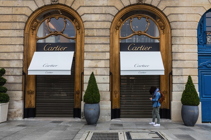 Uma loja de artigos de luxo da Cartier