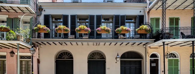 Fachada da mansão de Nova Orleans que foi de Brad Pitt e Angelina Jolie — Foto: Architectural Digest