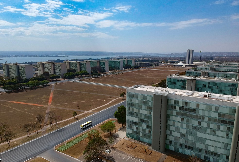 Esplanada dos Ministérios, em Brasília: reajuste de servidor fica suspenso se metas não forem cumpridas — Foto: Pablo Jacob/Agência O Globo