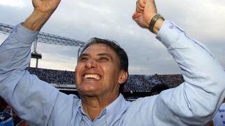 Como técnico do Grêmio, Tite conquistou a Copa do Brasil em 2001 em partida contra o Corinthians no Morumbi — Foto: Sérgio Tomisaki/Agência O Globo