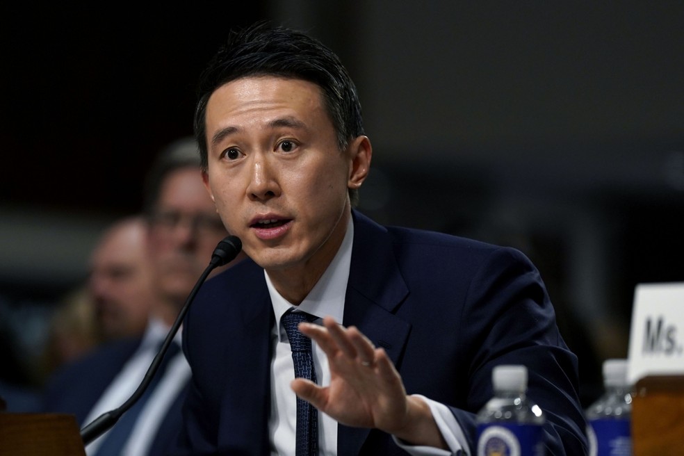 CEO do TikTok, Shou Zi Chew, foi ao Congresso americano fazer lobby contra o projeto de lei — Foto: Kent Nishimura/Bloomberg