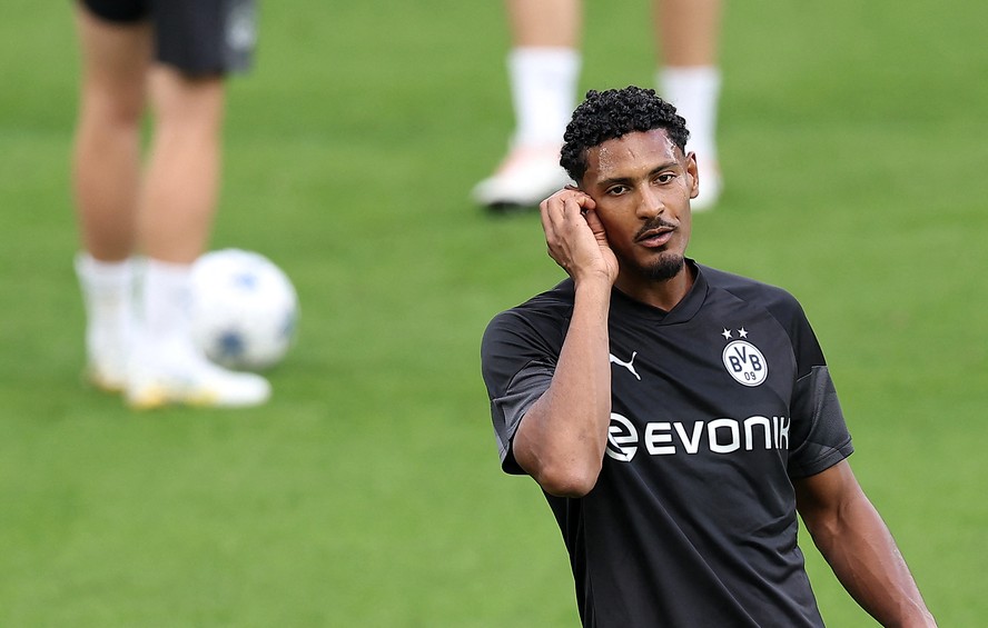 Haller voltou a jogar futebol seis meses depois do diagnóstico de câncer