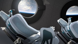 A nave da Virgin Galatic tem câmeras instaladas junto à janela para que o passageiro possa fazer selfies com a Terra ao fundo — Foto: Virgin Galactic / Divulgação / Via Reuters